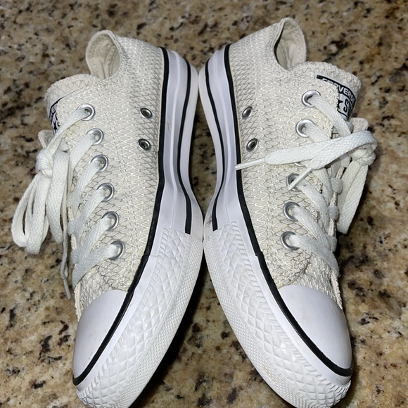 Converse - Picture 3 of 9